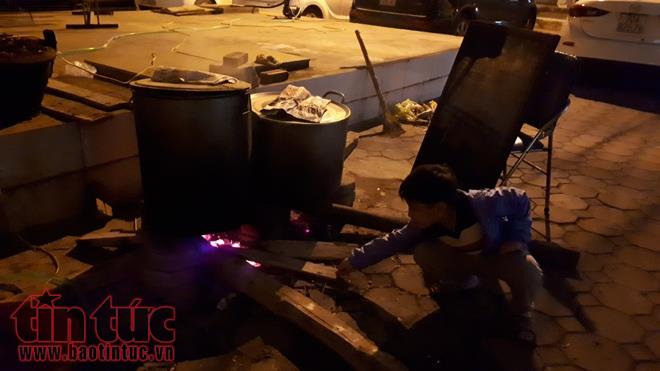 Nhộn nhịp gói bánh chưng Tết 'cộng đồng' tại các khu tập thể, chung cư Hà Nội ảnh 8